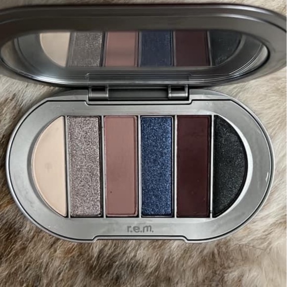R.E.M Beauty Palette - Picture 6 of 6